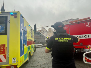 Policie kvůli nálezu podezřelého zavazadla uzavřela část Staroměstského náměstí