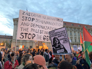 VIDEO: Propalestinští aktivisté protestují v centru Prahy. Nepodporujeme Hamás, Izrael páchá válečná zvěrstva, říkají