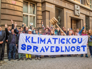 Soud zamítl žalobu aktivistů týkající se řešení klimatické krize. Ti podají stížnost