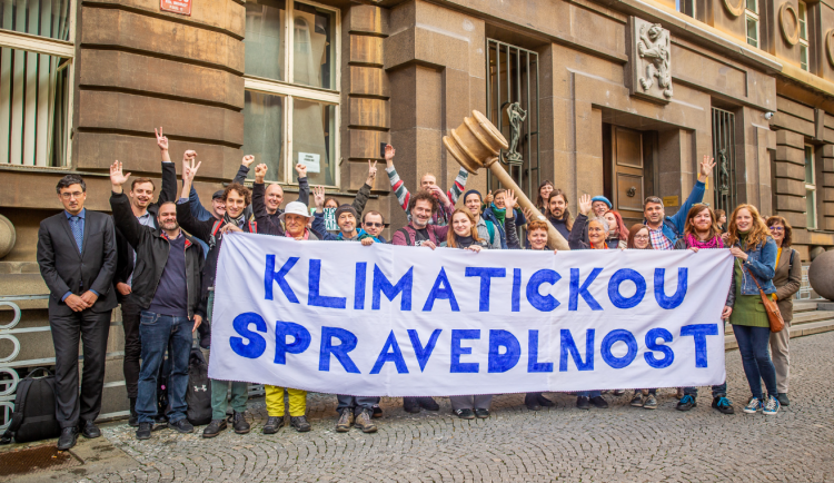 Soud zamítl žalobu aktivistů týkající se řešení klimatické krize. Ti podají stížnost