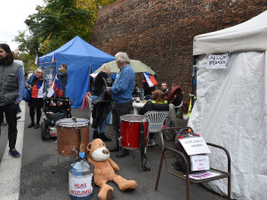 O prohlídky sídel vlády a ministerstev byl dnes velký zájem, lidé čekali v dlouhých frontách