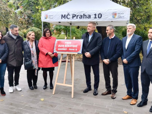 Praha 10 přejmenovala park podle novinářky Ruth Bondyové. Prošla dvěma koncentračními tábory