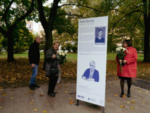 Praha 10 přejmenovala park podle novinářky Ruth Bondyové. Prošla dvěma koncentračními tábory