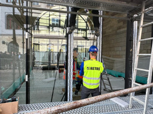 V Negrelliho viaduktu zasklili první oblouk, dva roky v něm budou testovat provoz