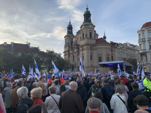 VIDEO: Na Staroměstském náměstí probíhá demonstrace na podporu Izraele
