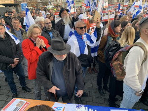 VIDEO: Na Staroměstském náměstí probíhá demonstrace na podporu Izraele