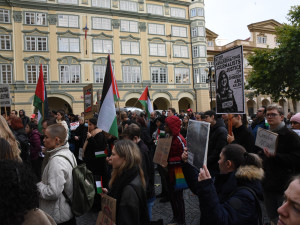 VIDEO: V centru Prahy probíhá demonstrace na podporu Palestiny