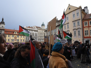 VIDEO: V centru Prahy probíhá demonstrace na podporu Palestiny