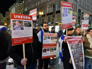 VIDEO: Izraelci žijící v Praze demonstrovali v centru města. Chtěli připomenout oběti Hamásu
