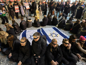 VIDEO: Izraelci žijící v Praze demonstrovali v centru města. Chtěli připomenout oběti Hamásu