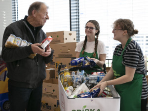 Česko dnes vybírá potraviny pro potřebné, probíhá podzimní kolo potravinové sbírky