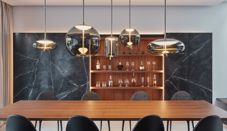 Firma Pelzer interiéry slaví 30 let