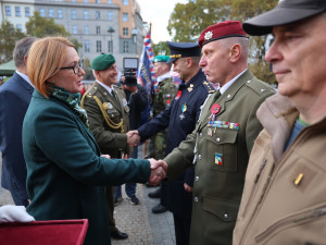 Veteránům nestačí vyjadřovat vděčnost, musíme jim pomáhat, řekla Černochová