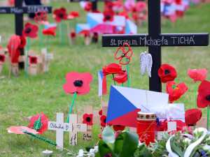 Veteránům nestačí vyjadřovat vděčnost, musíme jim pomáhat, řekla Černochová