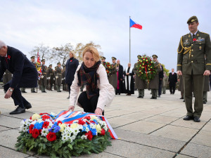 Veteránům nestačí vyjadřovat vděčnost, musíme jim pomáhat, řekla Černochová