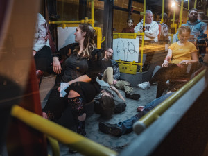 Hasiči, policisté i záchranáři si v noci vyzkoušeli zásah u hromadné nehody v tunelu