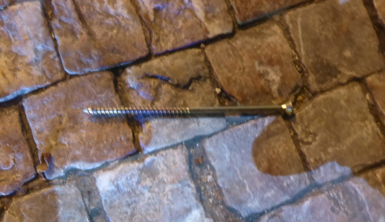 Opilý muž křičel na Václaváku a ohrožoval kolemjdoucí dlouhým vrutem