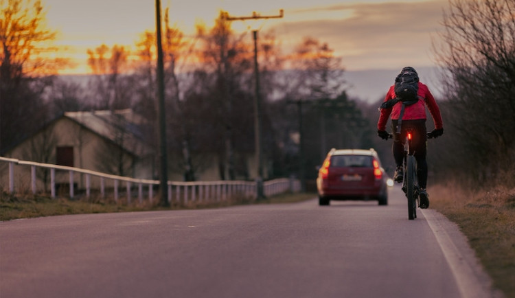 Vidět a být viděn! Ostatní účastníci silničního provozu mohou cyklisty snadno přehlédnout