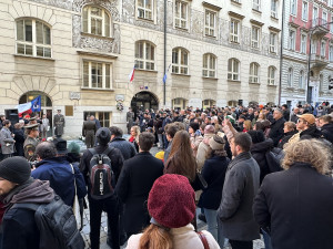 VIDEO: Pieta u Hlávkovy koleje připomněla studenty zavražděné nacisty