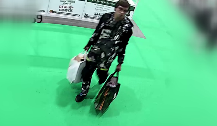 VIDEO: Zloděj na veletrhu konopí ukradl hnojivo za osmdesát tisíc