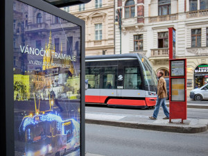 Praha spustila informační kanál na nových přístřešcích, reklam v nich bude méně než polovina