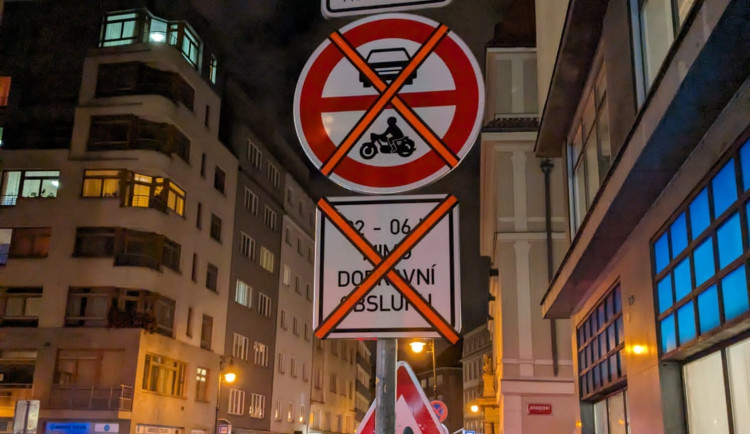 Svoboda zatrhl Praze 1 noční zákaz vjezdu. Jeho počínání je nezákonné, upozornila opozice