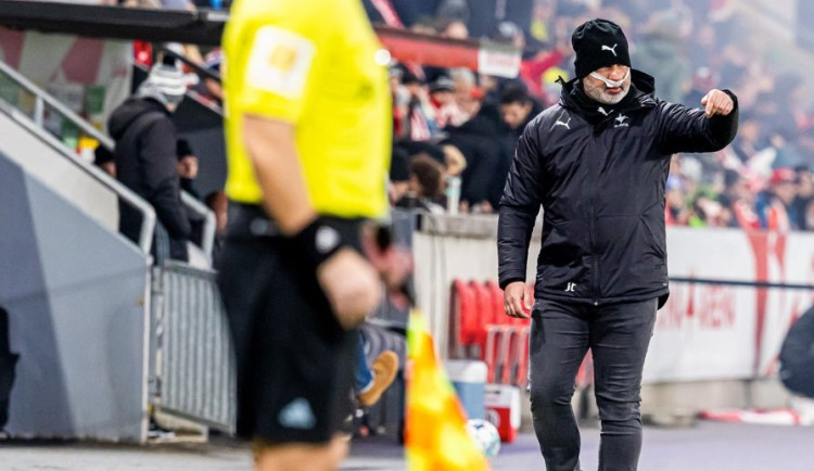 Jindřich Trpišovský si nos zlomil na tréninku.