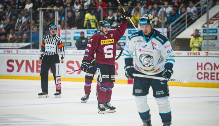 Sparta po přestřelce vyhrála v Liberci a z druhého místa dál stíhá vedoucí Pardubice