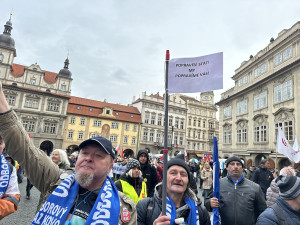 FOTOGALERIE: Gulášová polévka, komunistky i výhrůžky. Podívejte se, jak vypadal odborářský protest v Praze