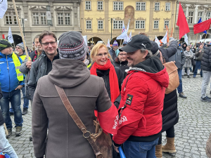 FOTOGALERIE: Gulášová polévka, komunistky i výhrůžky. Podívejte se, jak vypadal odborářský protest v Praze