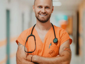 Každá situace, do které letíme s vrtulníkem, je vyhrocená říká lékař a influencer z donucení Marek Dvořák