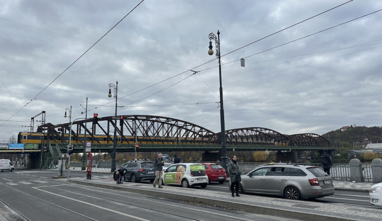 Opravit most na Výtoni chce jen dvacet procent veřejnosti, tvrdí Správa železnic