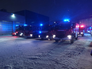 Napadaný sníh přidělává práci hasičům i záchranářům