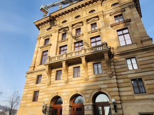 Hasiči odstraňují rampouchy. Jen na veřejných budovách, upozorňují