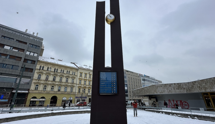 Hodiny jsou na místě po třech letech.