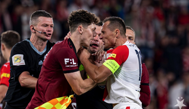 Kapitáni Sparty a Slavie Ladislav Krejčí a Jan Bořil.