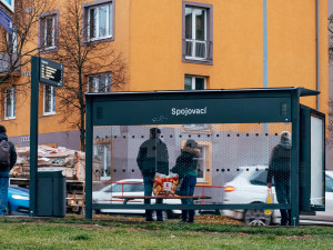 Na vybraných zastávkách jsou nově cedule s přesným časem odjezdu. Přibude jich ještě 150