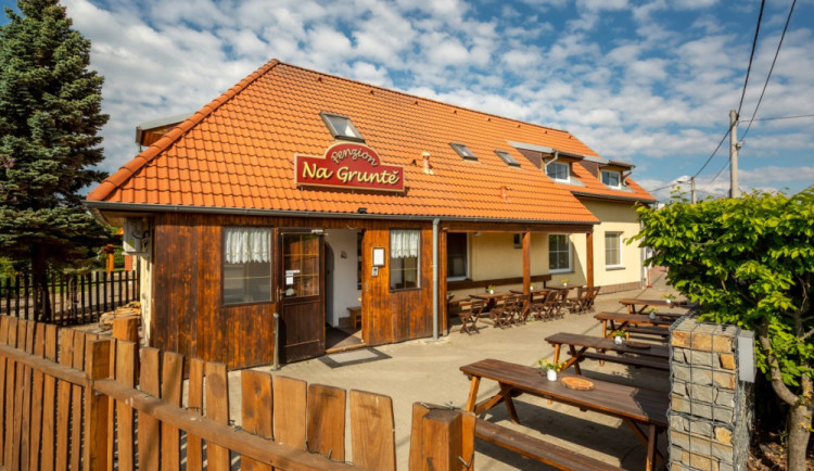 Pobyt v lesích s vlastním samovýčepem. Vyrazte nejen na dovolenou do Penzionu Na Gruntě