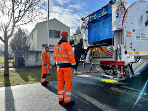 Pražští popeláři testují elektrickou kukačku. Je být tišší, stojí ale dvakrát víc než běžné vozy