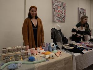 Boršč, svařák a řemeslné výrobky. Probíhá první ukrajinsko-český vánoční trh pro dobrou věc