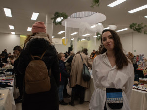 Boršč, svařák a řemeslné výrobky. Probíhá první ukrajinsko-český vánoční trh pro dobrou věc