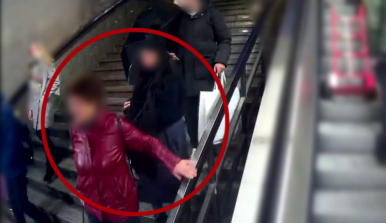 VIDEO: Kapsáři z ciziny číhají na oběti v ulicích Prahy. Policistům s nimi pomáhají kolegové z Rumunska