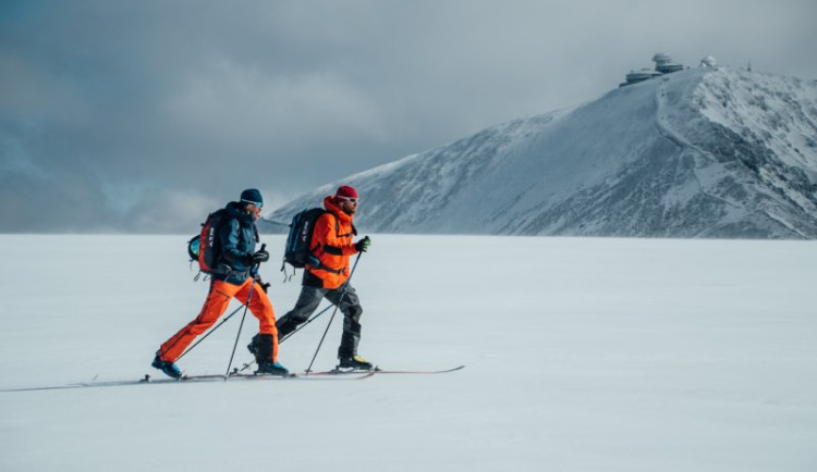 Skialpinisté zbytečně riskují, přes zákaz vyráží na noční sjezdovky