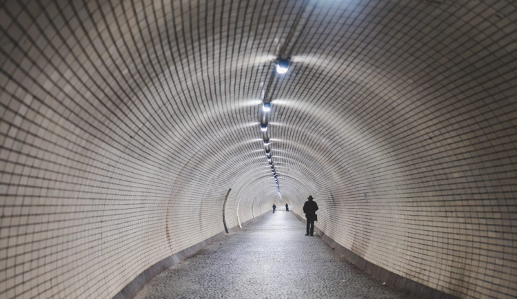 Tunel pod Vítkovem otevřel před sedmdesáti lety. Skrývá i prostory pro uložení mrtvol