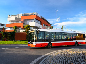 Upravené trasy autobusů a nová linka. Pražský dopravní podnik připravil do nového roku změny