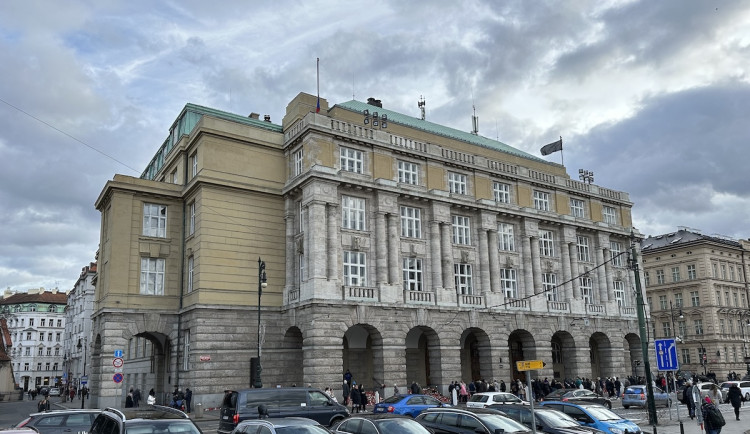 Lidé se nejčastěji vyjadřují na sociálních sítích.