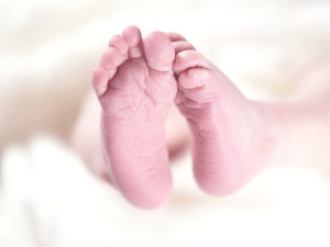 Prvním letošním pražským miminkem je holčička Lara narozená na Bulovce