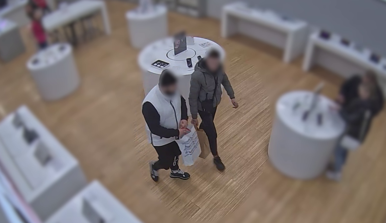 Podvodníci nakoupili i drahou elektroniku.