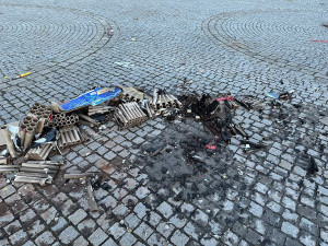 V pražských ulicích posbírali po Silvestru 36 tun odpadu, nepořádek uklízeli i ze záhonů