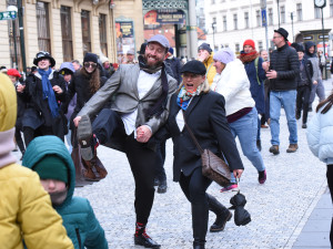 Den švihlé chůze. Tradice inspirovaná Monty Python